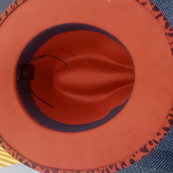 Fedora cheetah print with brown belt - Picture 2 of 3